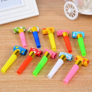 100 Piezas de Silbatos de Papel Dorado, Divertidos Accesorios para Hacer Ruido, Juguetes para Fiestas de <span class=keywords><strong>Año</strong></span> <span class=keywords><strong>Nuevo</strong></span> y San Valentín para Niños - Product Image 4
