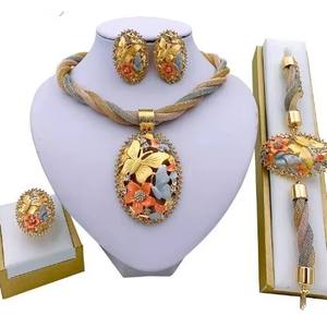 Conjunto de joyas con acento de diamantes nupciales para mujer de moda con chapado en oro grueso para bodas, compromisos y fiestas - Product Image 1