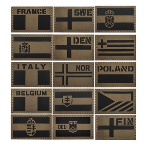 Patch de moral tactique extérieur avec attache réfléchissante en PVC de couleur kaki - Product Image 1