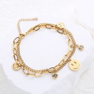 Conjunto de Collar y Pulsera de Oro para Mujer, Diseño Exclusivo, Moderno, Multicapa, con Dijes Finos Inspirados en Diamantes y Caras Sonrientes Rojas - Product Image 2