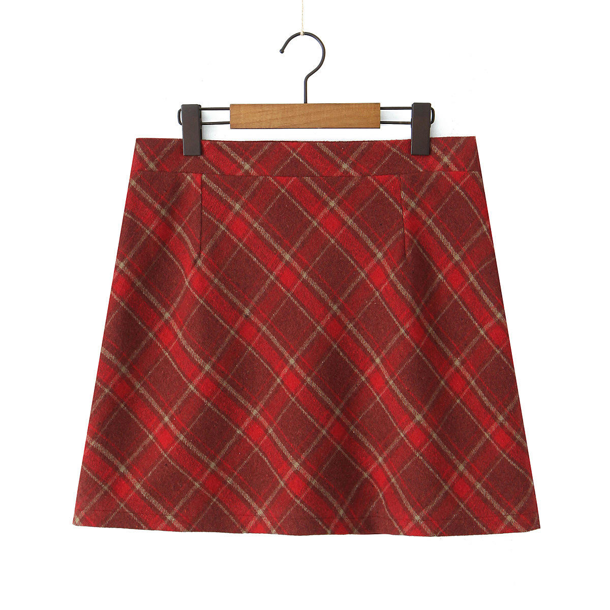 กระโปรงสั้นลายสก๊อตสีแดง