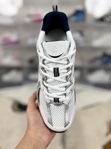 รองเท้าวิ่งคุณภาพสูงระดับพรีเมียม - รองเท้ากีฬารุ่นใหม่ ระบายอากาศได้ดี เหมาะสำหรับทั้งผู้ชายและผู้หญิง ดีไซน์ทันสมัย เหมาะสำหรับการเดิน - Product Image 3