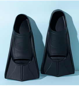 xinyixuanKids Palmes de natation en silicone à lame courte, légères et antidérapantes pour la natation, la plongée avec tuba et l'entraînement - Product Image 3