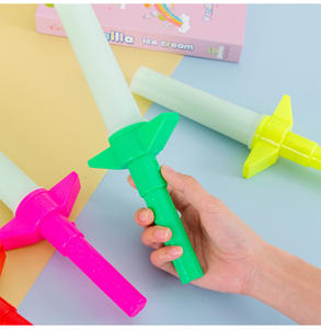 Neue Regenbogen Lasers chwert erweiterbare leuchtende Spielzeug Flash <span class=keywords><strong>Wand</strong></span> LED Kids Party - Product Image 4