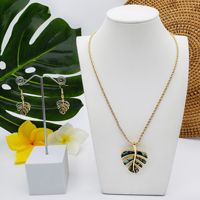 Ensemble de bijoux en coquillage de mer de plage d'été Collier Monstera Deliciosa en or Boucles d'oreilles en forme de tortue en coquille d'ormeau naturel