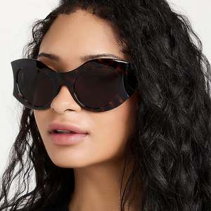 Gafas de Sol Redondas Grandes Vintage 2023 al por Mayor, Color Rosa y Blanco, Protección UV400, Gafas de Sol de Ojo de Gato Extra Grandes para Mujer - Product Image 4