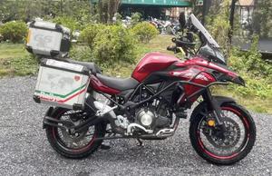 Motocicleta de Aventura TRK502X de 500cc con Motor Bicilíndrico en Paralelo, Ideal para Viajes de Larga Distancia - Product Image 3