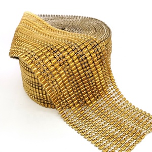 Bán buôn 16 hàng Dải vàng <span class=keywords><strong>sequins</strong></span> vàng ngọc trai nhựa rhinestone cắt cuộn cho may trang trí nội thất - Product Image 1
