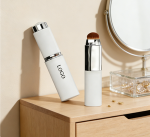 Жидкая тональная основа 2-в-1 с эффектом изменения цвета – веганская, стойкая, с шелковистой текстурой, контролирующая жирность, для профессионального использования в салонах красоты - Product Image 1