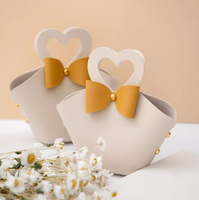 Sacs à bonbons de luxe en cuir PU, style professionnel, forme personnalisée, pour cadeaux de mariage et de fête, imprimés en sérigraphie sur ruban