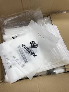 Bolsa de Plástico Esmerilado Reciclable con Cierre Ziplock de 20x25cm, Personalizable con Logotipo Impreso, para Empacar Ropa y Trajes de Baño - Product Image 2