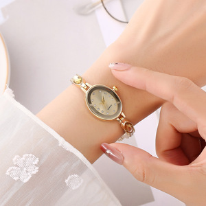 Nouvelle montre-bracelet elliptique tendance et élégante, montre à quartz de niche pour femme - Product Image 3