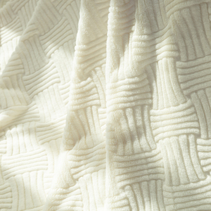 Manta de Piel de Visón de Doble Cara Premium, Gruesa y Cálida, Cubrecama con Logotipo Personalizado, Manta de Pelo Sintético de Conejo Pesado con Estampado Coreano - Product Image 6