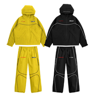 Ensemble survêtement streetwear 2 pièces personnalisé : veste à capuche zippée oversize et pantalon large, style baggy motorsport avec passepoil contrastant, OEM