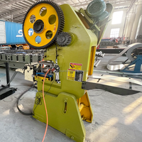 Machine de formage à froid automatique pour cadres de portes à enroulement métalliques pour la fabrication de fenêtres et de portes
