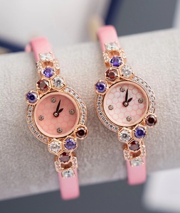 Reloj de Cuarzo de Moda para Mujer, Nuevo, con Esfera de Nácar y Diamantes, Diseño de Abeja y la Frase 'My Love', con Piedras de Circonio Cúbico Hexagonales para Damas - Product Image 4