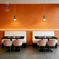 Ensemble de mobilier de restaurant blanc courbé pour café : chaises, tables, banquettes et canapés pour café et salon de thé