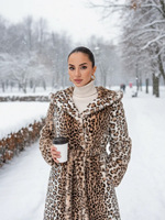Manteau long à capuche et ceinture, style old money vintage, imprimé léopard, chaud pour l'hiver, en fausse fourrure pour femme