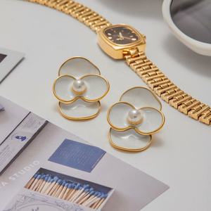Pendientes de Perlas con Forma de Gota de Aceite y Flores de Acero Inoxidable de Lujo de Alta Gama Estilo Europeo Americano, Joyería de Moda para Aniversario - Product Image 5