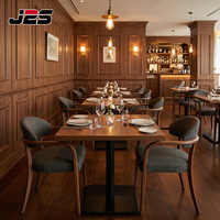 Ensemble de meubles de restaurant commercial pour hôtel, chaise et table courbées rembourrées en bois massif J2S Modern