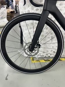 Vélo de route aérodynamique en fibre de carbone à module élevé avec passage de câbles entièrement interne pour la course professionnelle 5pro-2rd [TWITTER R5pro Carbon] - Product Image 4