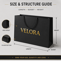 Sacs en papier personnalisés imprimés 70 g/m² en carton recyclable avec poignées en corde et logo personnalisé en feuille d'or pour la vente au détail de luxe et la vente en gros