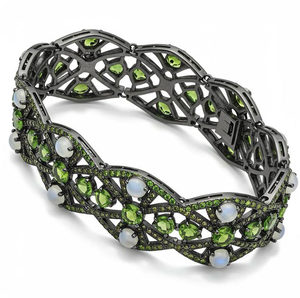 Pulsera de metal negro personalizada con peridoto y piedra lunar en diseño de celosía, joyería gótica de declaración inspirada en la naturaleza - Product Image 1