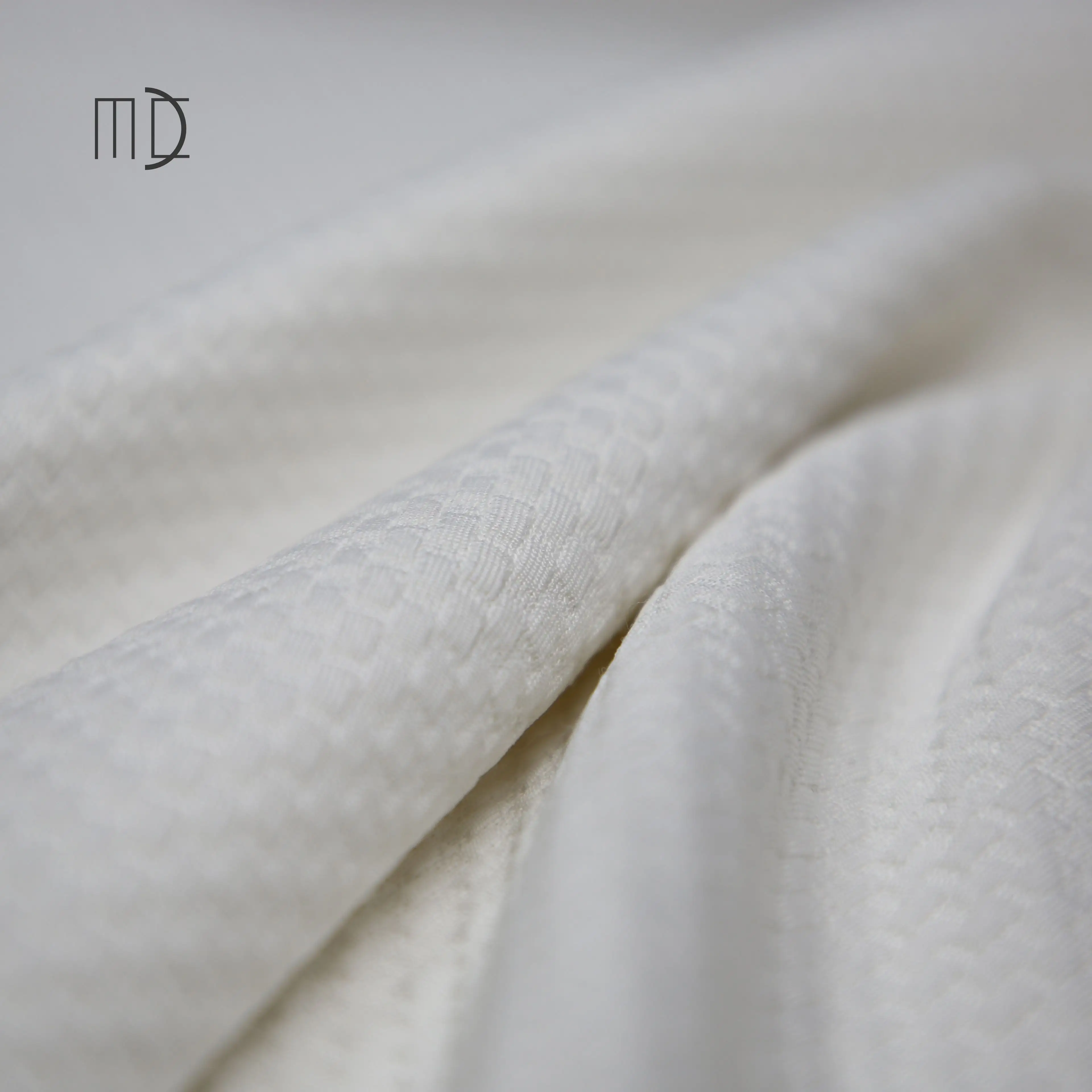 Tùy chỉnh 260gsm dệt kim 100% Polyester Spandex kẻ sọc trắng tiền cũ Minimalism Jacquard vải với thiết kế cho hàng may mặc