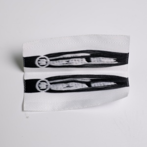 Étiquettes de cou personnalisées avec logo de marque Étiquettes tissées personnalisées pour l'uniforme et la mode - Product Image 1