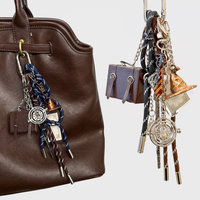 Porte-clés de sac à main de style preppy de qualité JS, breloque de valise, pendentifs billet et chapeau de sorcière, porte-clés de sac à dos avec pompon en corde tressée