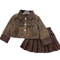 Ensemble deux pièces pour filles printemps-automne 2026 : Manteau en tweed et jupe plissée en cuir – Tenue décontractée et tendance pour enfants, idéale pour les fêtes