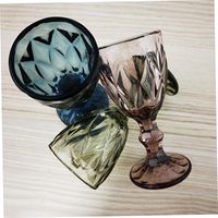 Verres à vin en verre de style rétro européen avec motif en relief pour les fêtes de mariage, vaisselle, gobelet à eau coloré