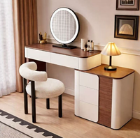 Coiffeuse moderne en pin massif couleur crème pour petit appartement avec armoire de rangement, miroir éclairé et étagères réglables