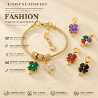 LUOYUNE Charme porte-bonheur plaqué or 18 carats en laiton, trèfle à quatre feuilles multicolore avec zircon 5A, breloque de bracelet pour commande en gros OEM
