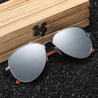 Nouvelles lunettes de soleil polarisées spécialisées personnalisées pour hommes lunettes de soleil à monture en acier inoxydable avec bras en bois optique