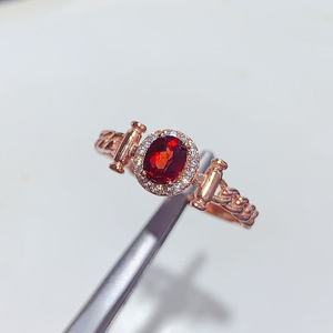 S925 Sterling Silber Edelsteinring mit Natürlichem Rubin für Hochzeiten und Feiern - Product Image 1