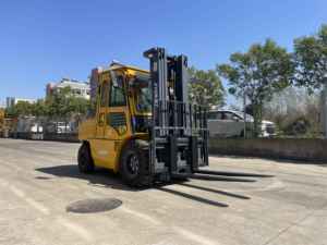 מלגזה דיזל 5 טון עם תא נהג, מקבילה להלי, שלדה מחוזקת באיכות גבוהה, מחיר מפעל, הובלה למחסנים ומפעלים - Product Image 1