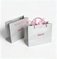 Sac de shopping personnalisé en kraft imprimé avec poignée, gaufrage classique, recyclable, pour cadeaux de luxe, vêtements, marque, bougies - Vente en gros