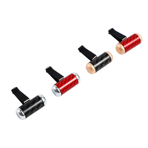 Diffuseur de parfum de luxe pour voiture avec clip de ventilation en fibre de carbone rechargeable, impression de logo sur boîte cadeau magnétique haut de gamme - Product Image 5