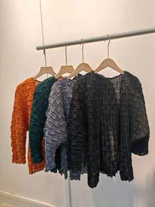 PY 2026 Superventas de Alta Gama: Top Plisado Miyake con Cuadrícula Geométrica, Cárdigan Holgado para el Día a Día, Venta al por Mayor de Prendas de Vestir - Product Image 6