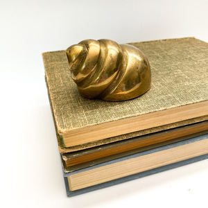 Peso de papel de metal antiguo de latón para decoraciones de escritorio - Product Image 5