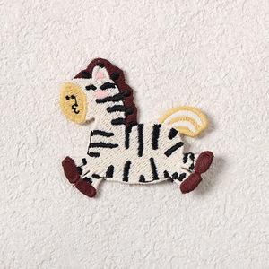 Patch brodé en forme de poney de dessin animé, thermocollant pour vêtements, étiquette brodée personnalisée en feutre non tissé, polyester, coton - Product Image 1