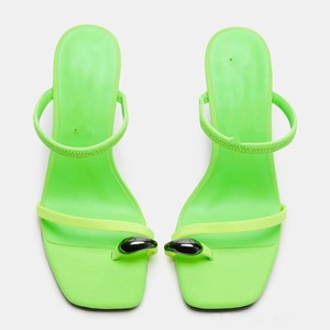 รองเท้าแตะผู้หญิงแบบเซ็กซี่ สีเขียว ดีไซน์หรูหรา ส้นสูงสำหรับผู้หญิง - Product Image 5