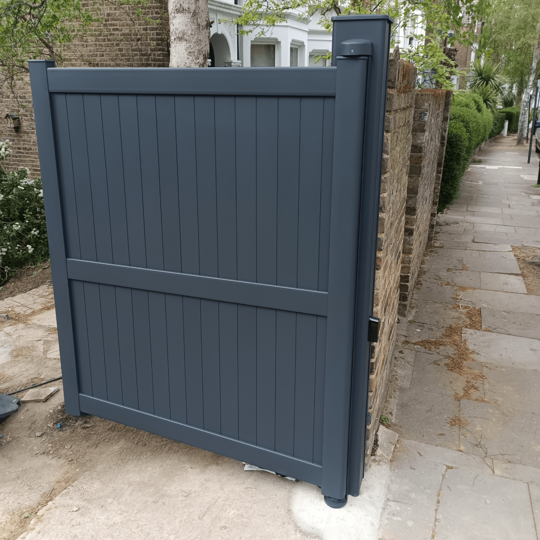 balançoire automatique simple noire