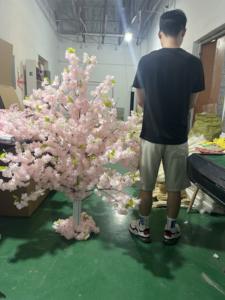 Arbre de table à fleurs de <span class=keywords><strong>cerisier</strong></span> rose clair K0123 1.2m 1.5m Fournitures de décoration d'église pour événements de mariage Arbre à fleurs artificielles pour usage intérieur - Product Image 2