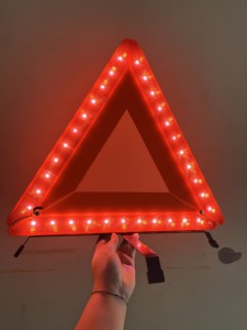 Triángulo de Advertencia Plegable y Portátil para Vehículos, con Batería LED Intermitente de Emergencia - Product Image 1