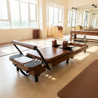 Machine de Pilates Reformer Pliante de Luxe en Bois de Chêne Rouge Massif avec Finition Noyer pour Studio de Pilates, Gymnase à Domicile et Entraînement