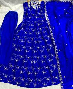 Las Más Hermosas Colecciones de Vestidos Anarkali para Bodas y Festivales Indios para Mujeres, Vestidos Anarkali de Seda Georgette a Bajo Precio - Product Image 5