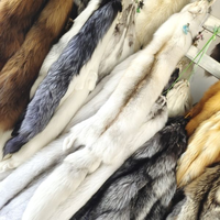 Fourrure synthétique de renard rouge naturel en gros, fourrure complète de renard doré avec queues pour chaussures