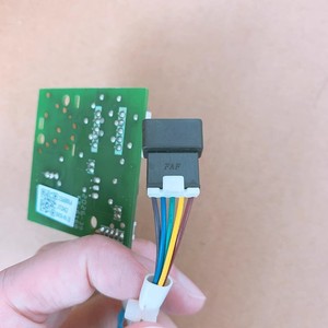 บอร์ดควบคุมเครื่องปรับอากาศไฮเซ่นส์ เคลอน 1516809.A แผงแสดงผล แผงวงจรรับสัญญาณ การออกแบบที่แม่นยำ - Product Image 1